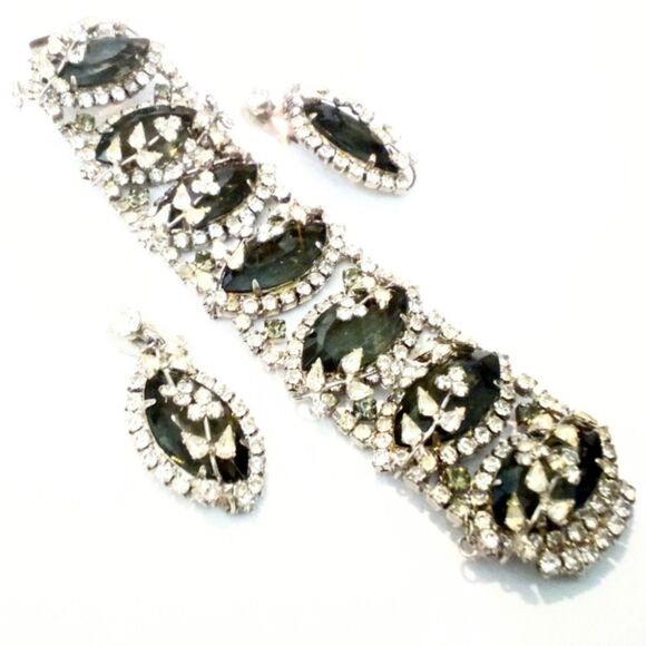Vintage Smokey and Clear Rhinestone Floral Design Bracelet Earring Demi Set - Picture 2 of 6